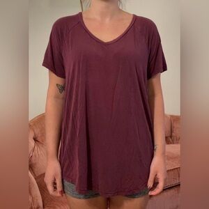 UEC American Eagle Outfitters Soft & Sexy Maroon V-Neck Tee size M